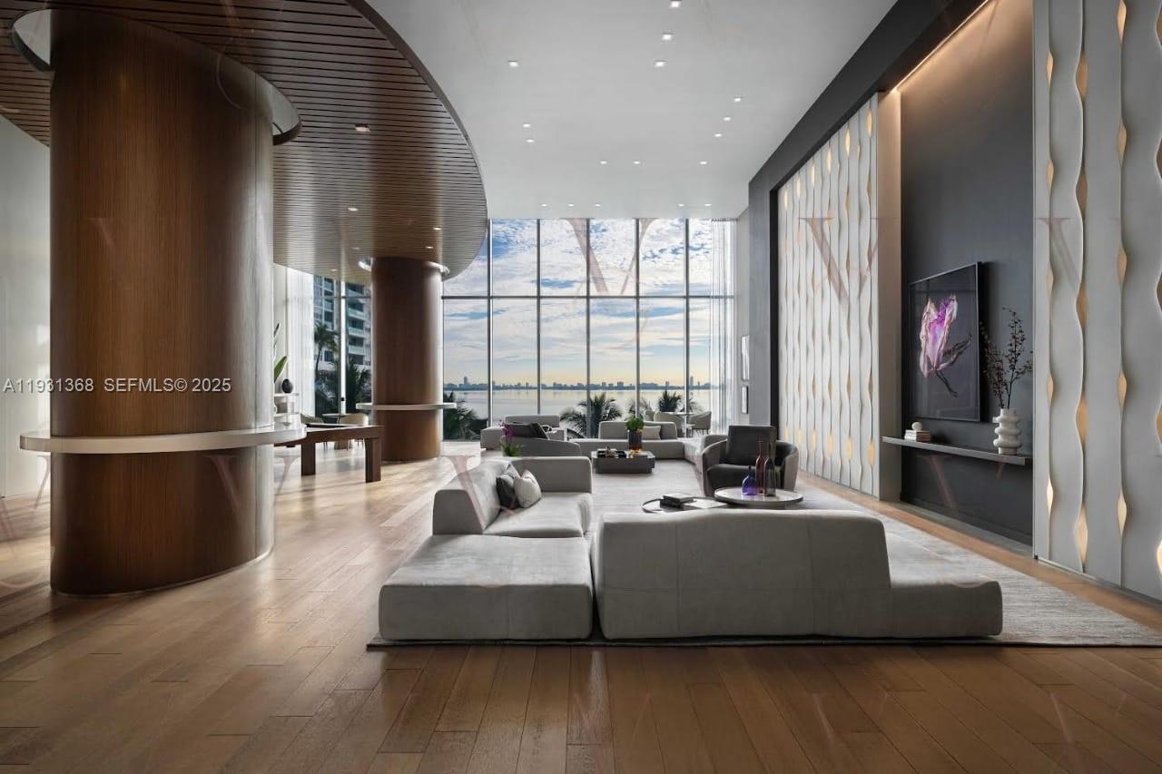 ICON BAY CONDO - Residential Lease