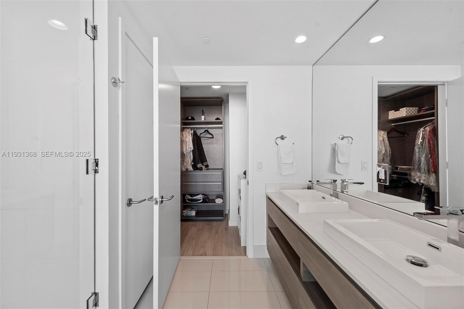 ICON BAY CONDO - Residential Lease