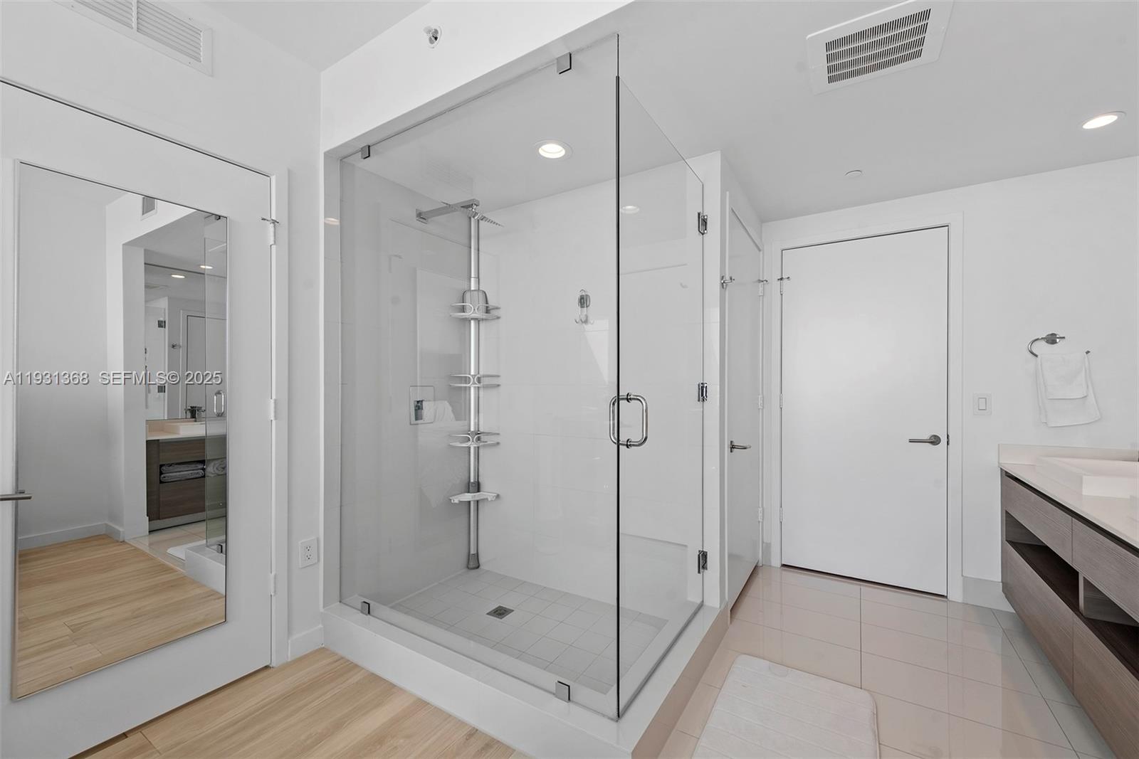 ICON BAY CONDO - Residential Lease