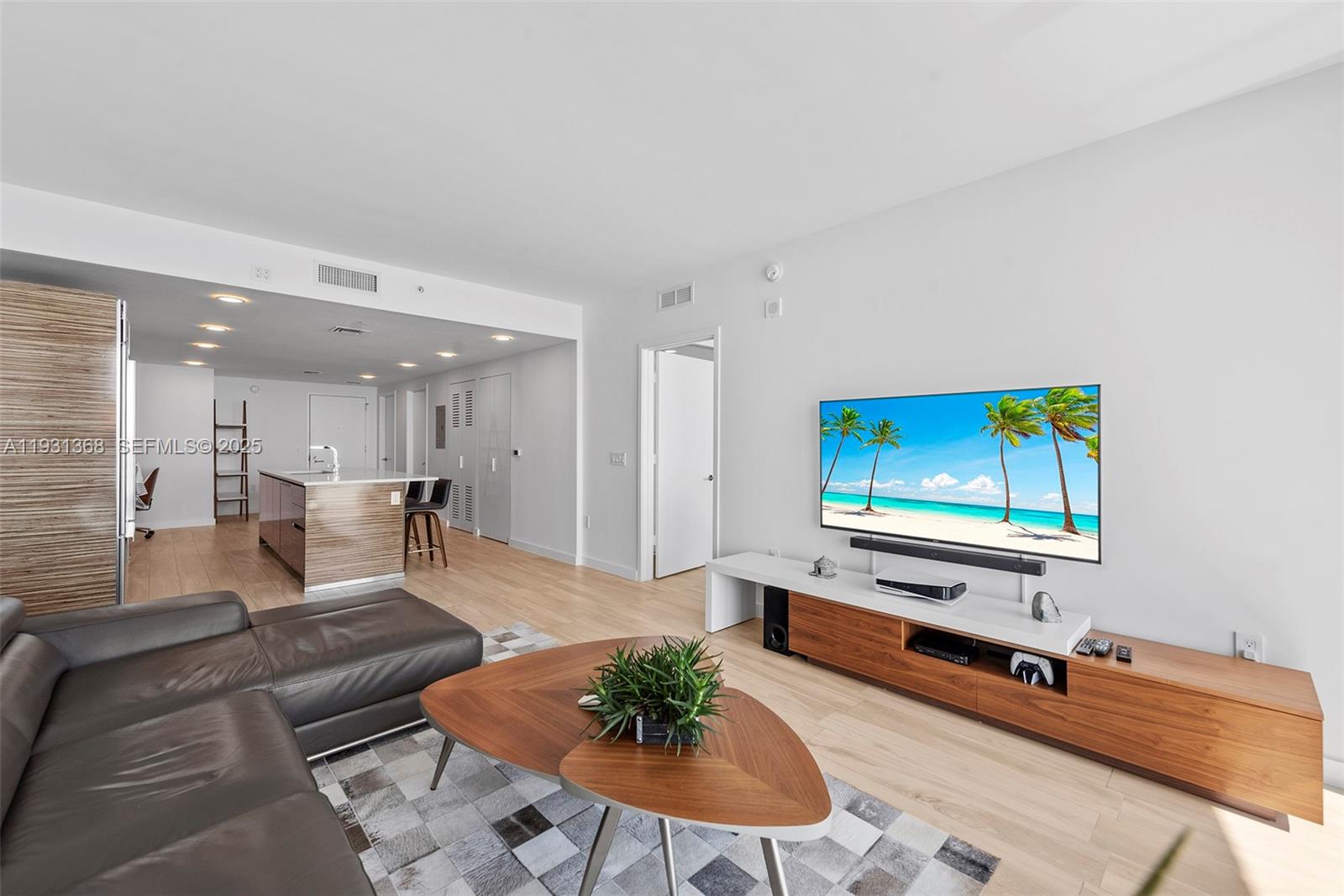 ICON BAY CONDO - Residential Lease