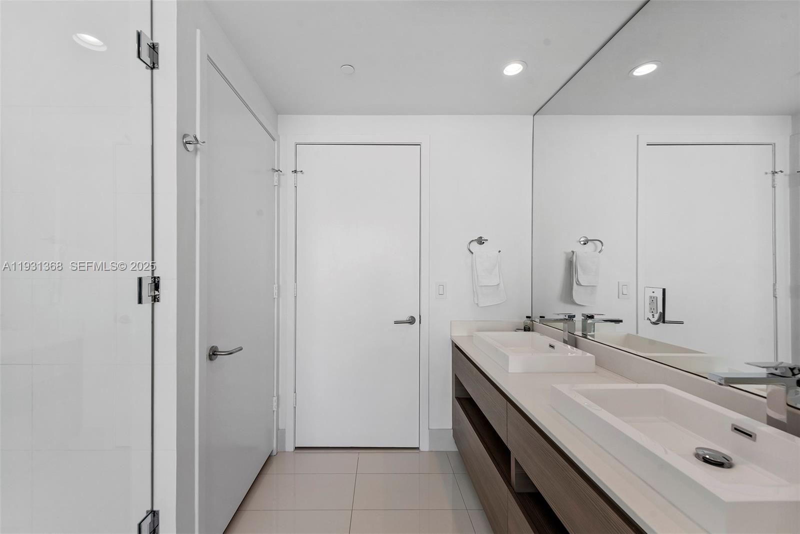 ICON BAY CONDO - Residential Lease