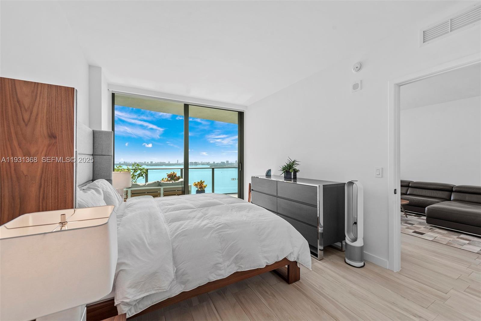 ICON BAY CONDO - Residential Lease