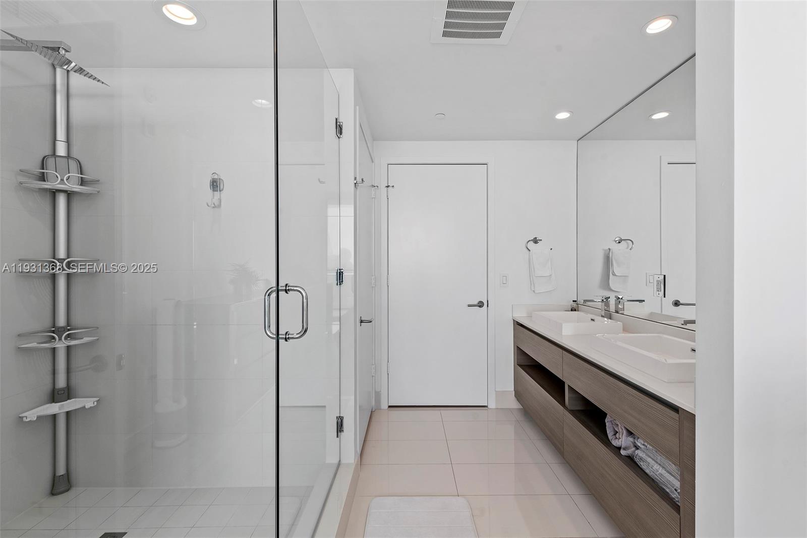 ICON BAY CONDO - Residential Lease