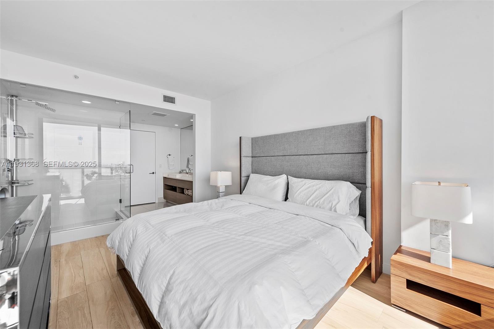 ICON BAY CONDO - Residential Lease