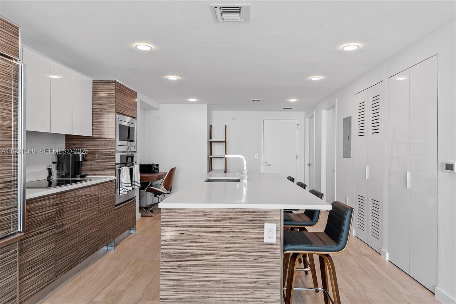 ICON BAY CONDO - Residential Lease