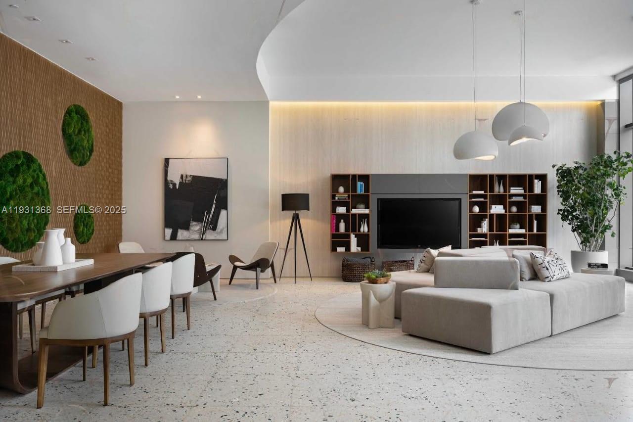 ICON BAY CONDO - Residential Lease