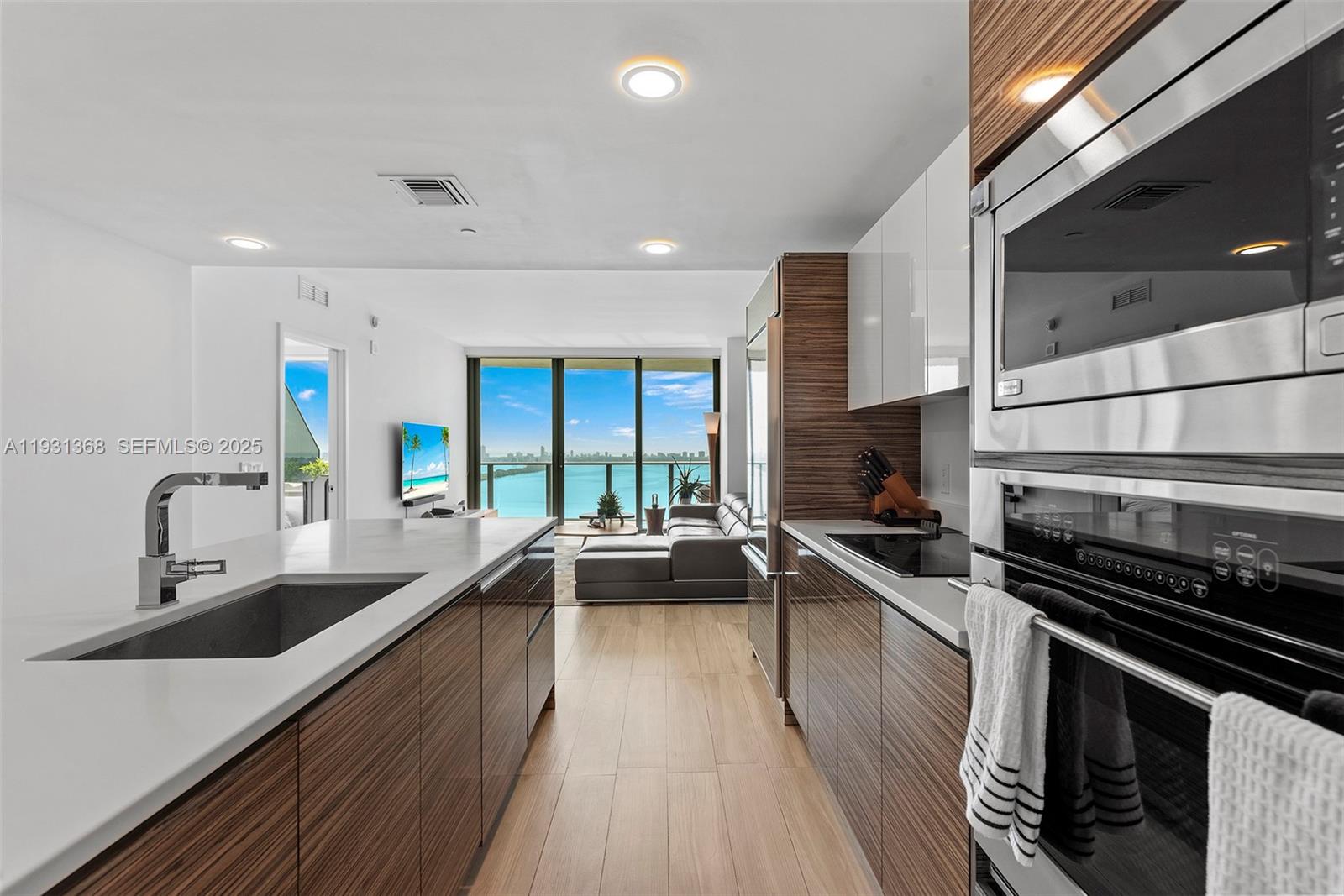 ICON BAY CONDO - Residential Lease