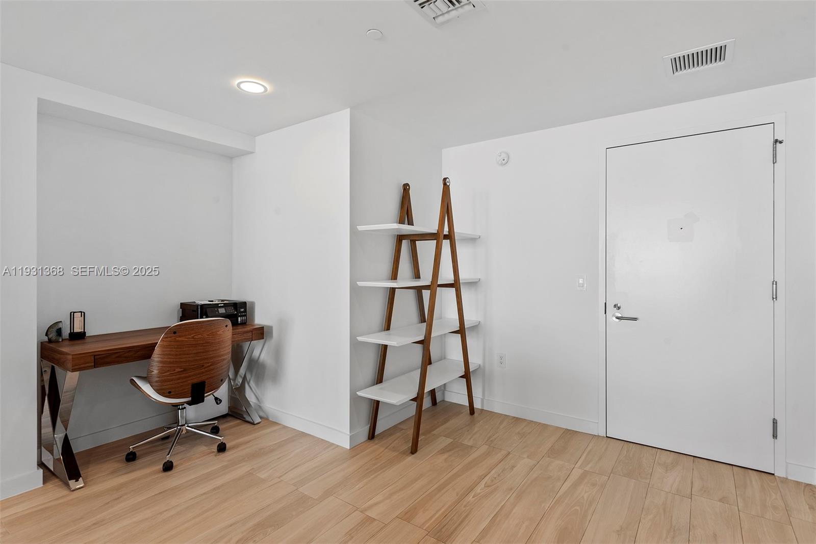 ICON BAY CONDO - Residential Lease