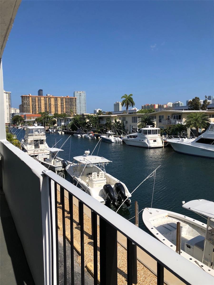 3642 Ne 171st St 203, North Miami Beach, Miami-Dade County, Florida - 1 Bedrooms  
1 Bathrooms - 
