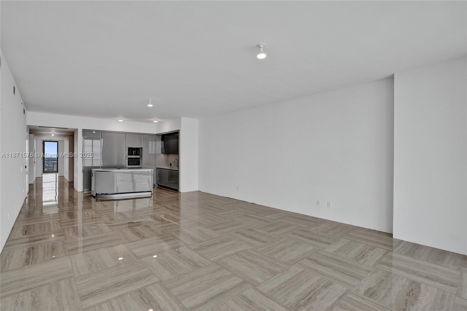 18975 Collins Ave 2903