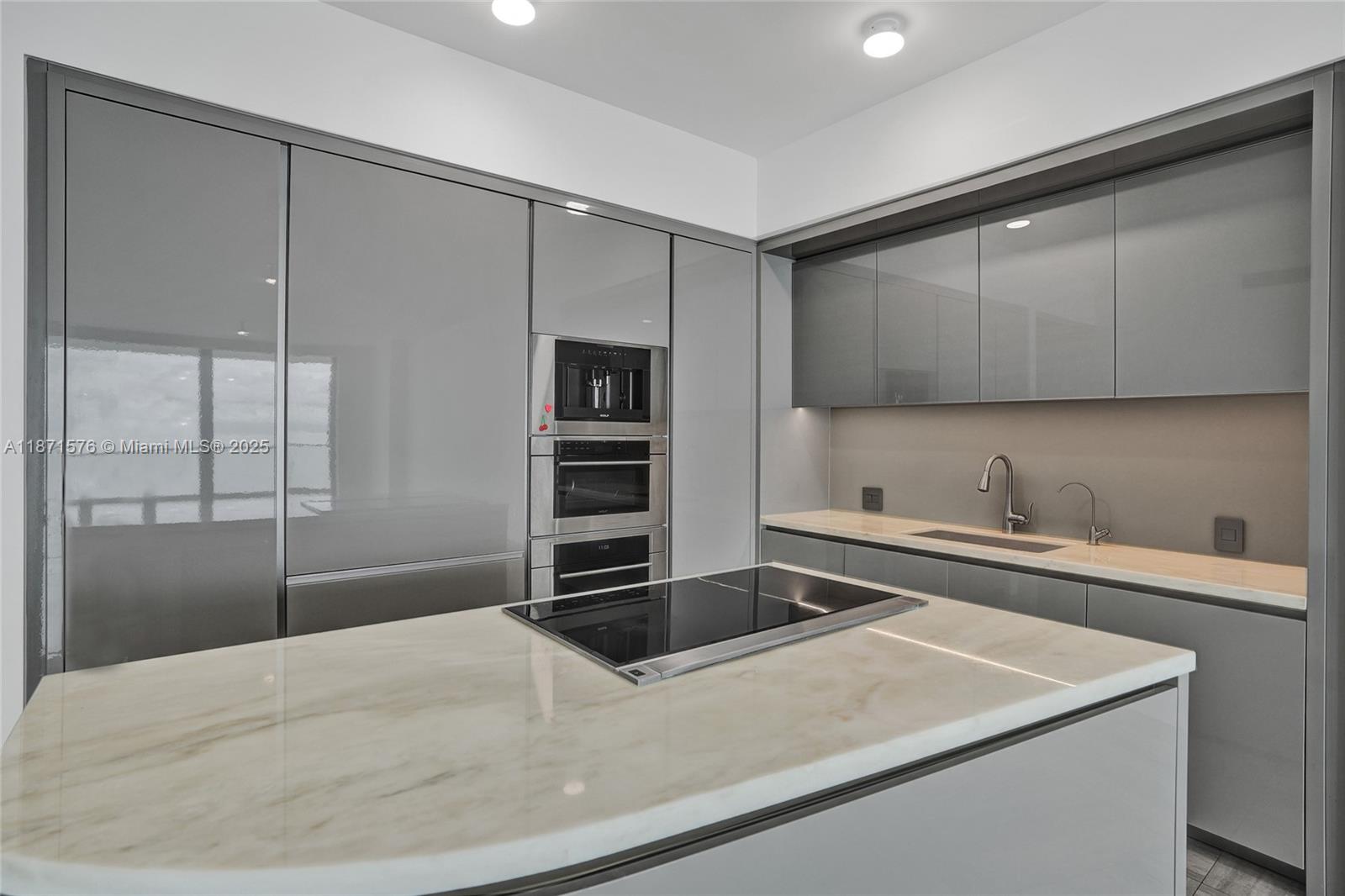 18975 Collins Ave 2903