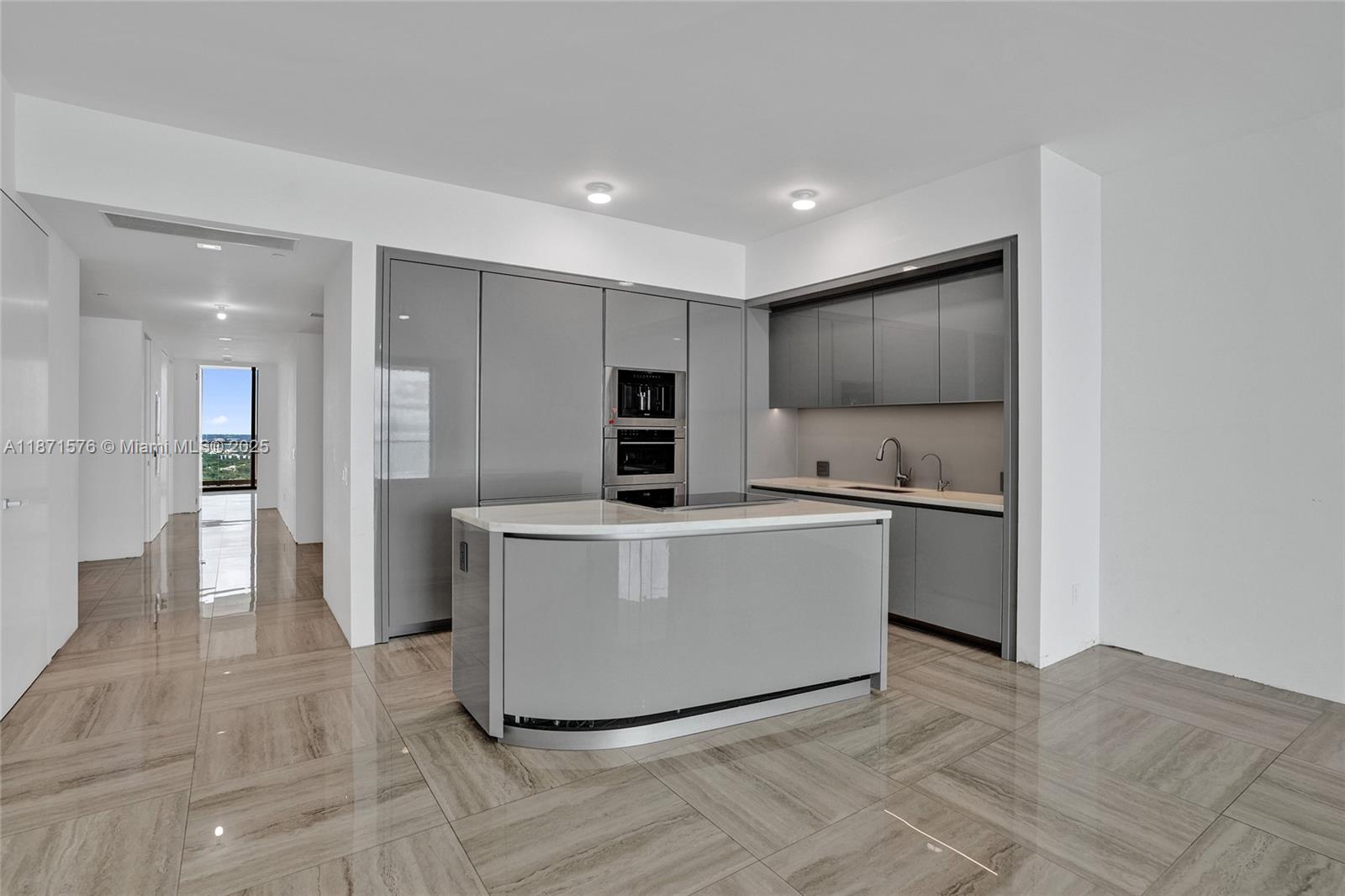 18975 Collins Ave 2903