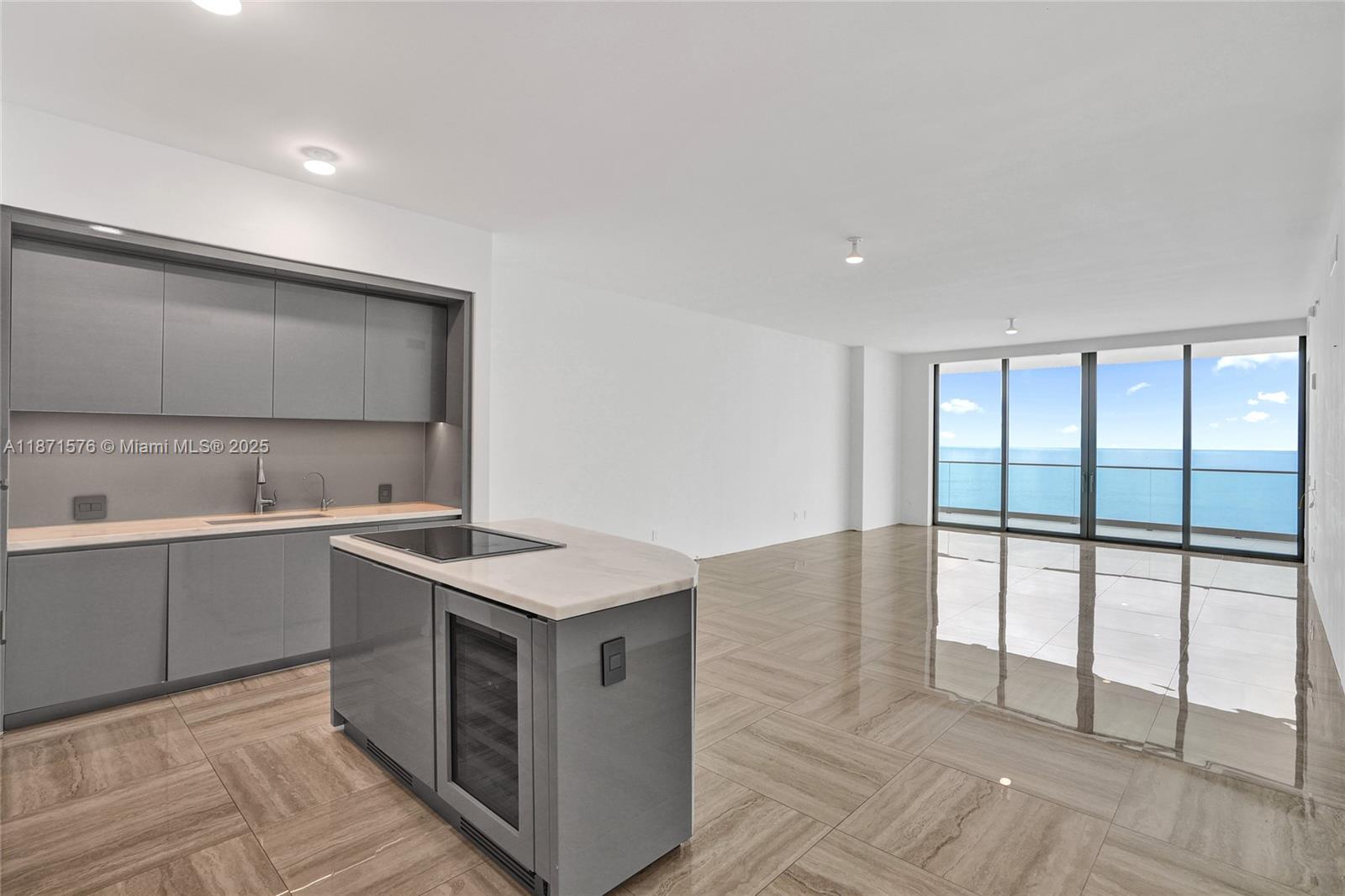 18975 Collins Ave 2903