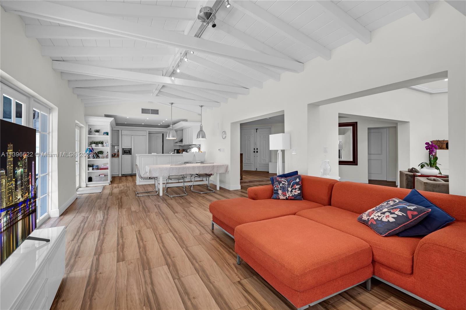 TROPICAL ISLE HOMES SUB - Residential