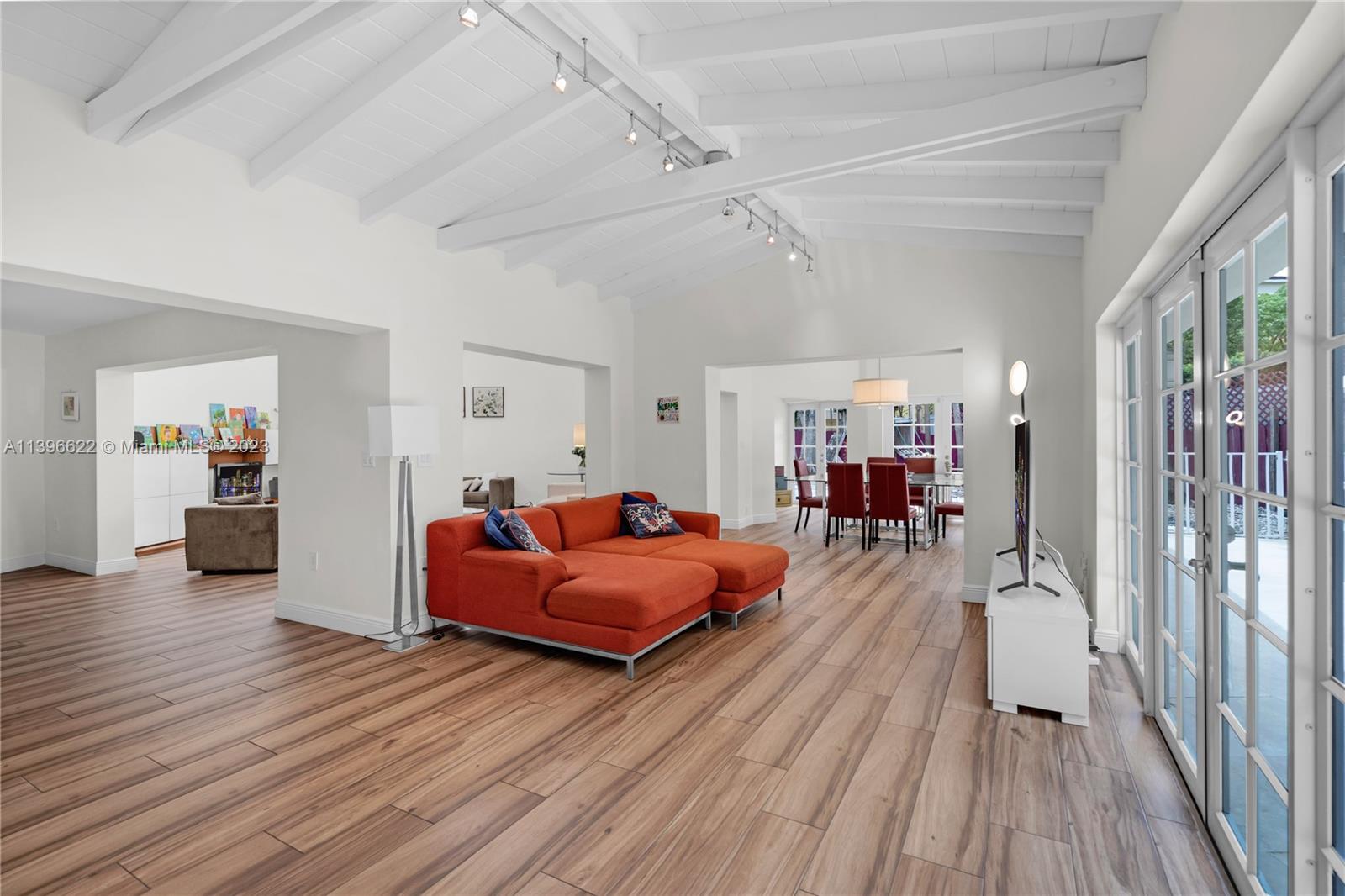 TROPICAL ISLE HOMES SUB - Residential