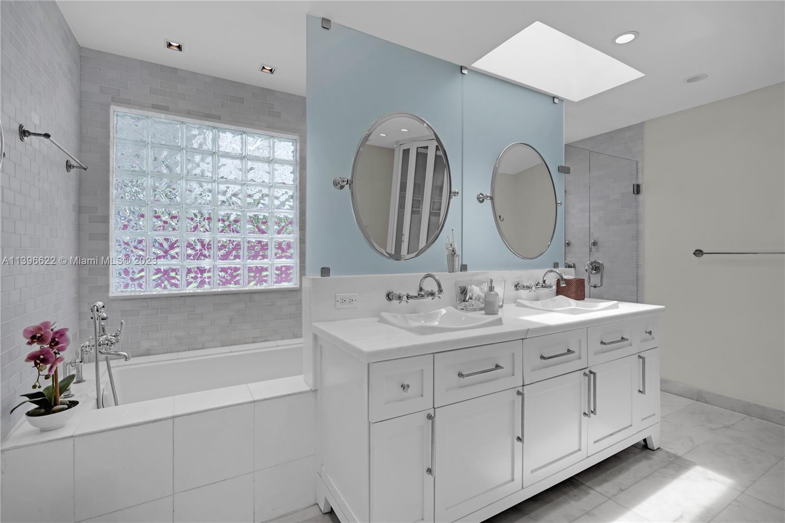 TROPICAL ISLE HOMES SUB - Residential