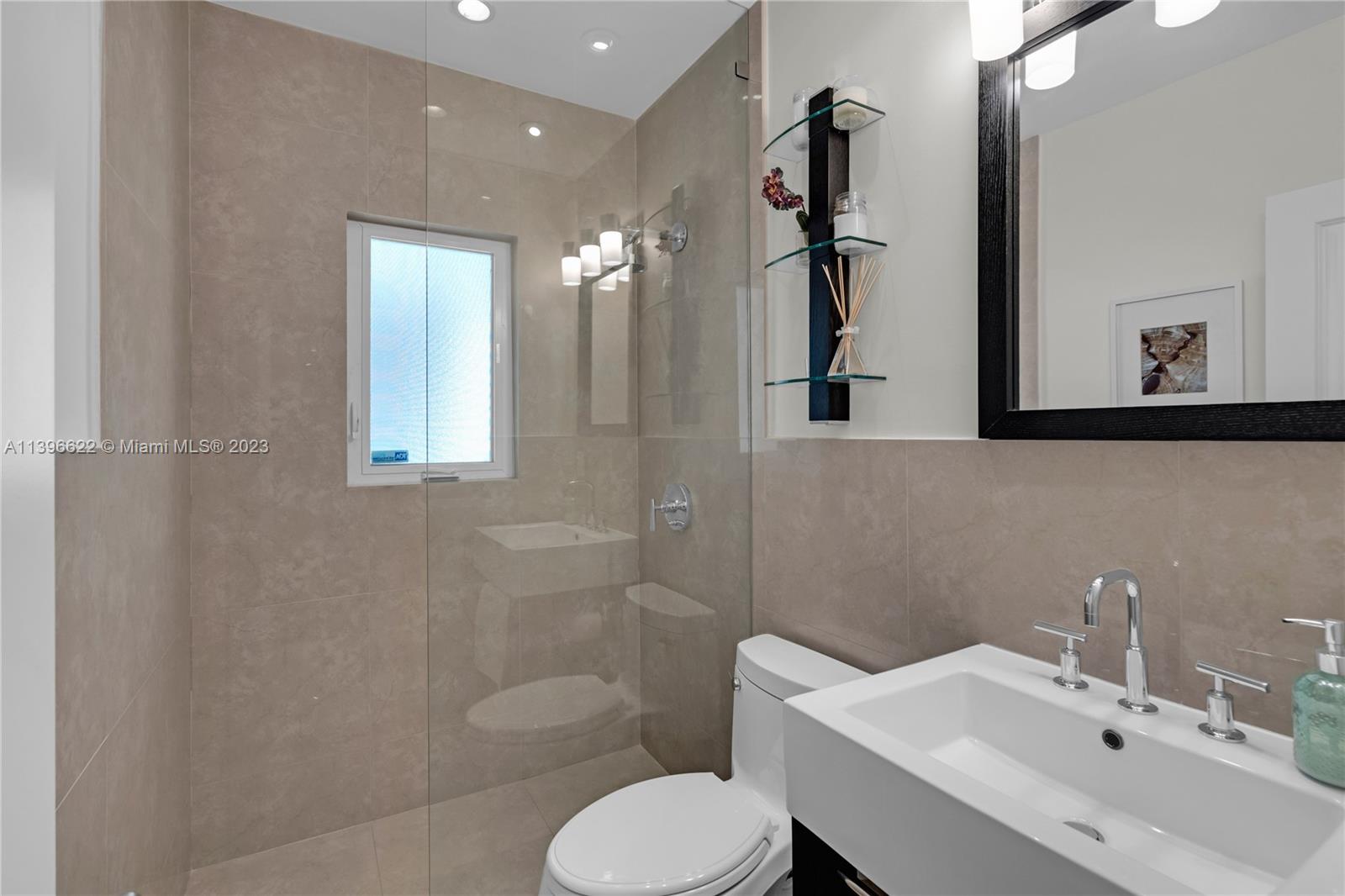 TROPICAL ISLE HOMES SUB - Residential