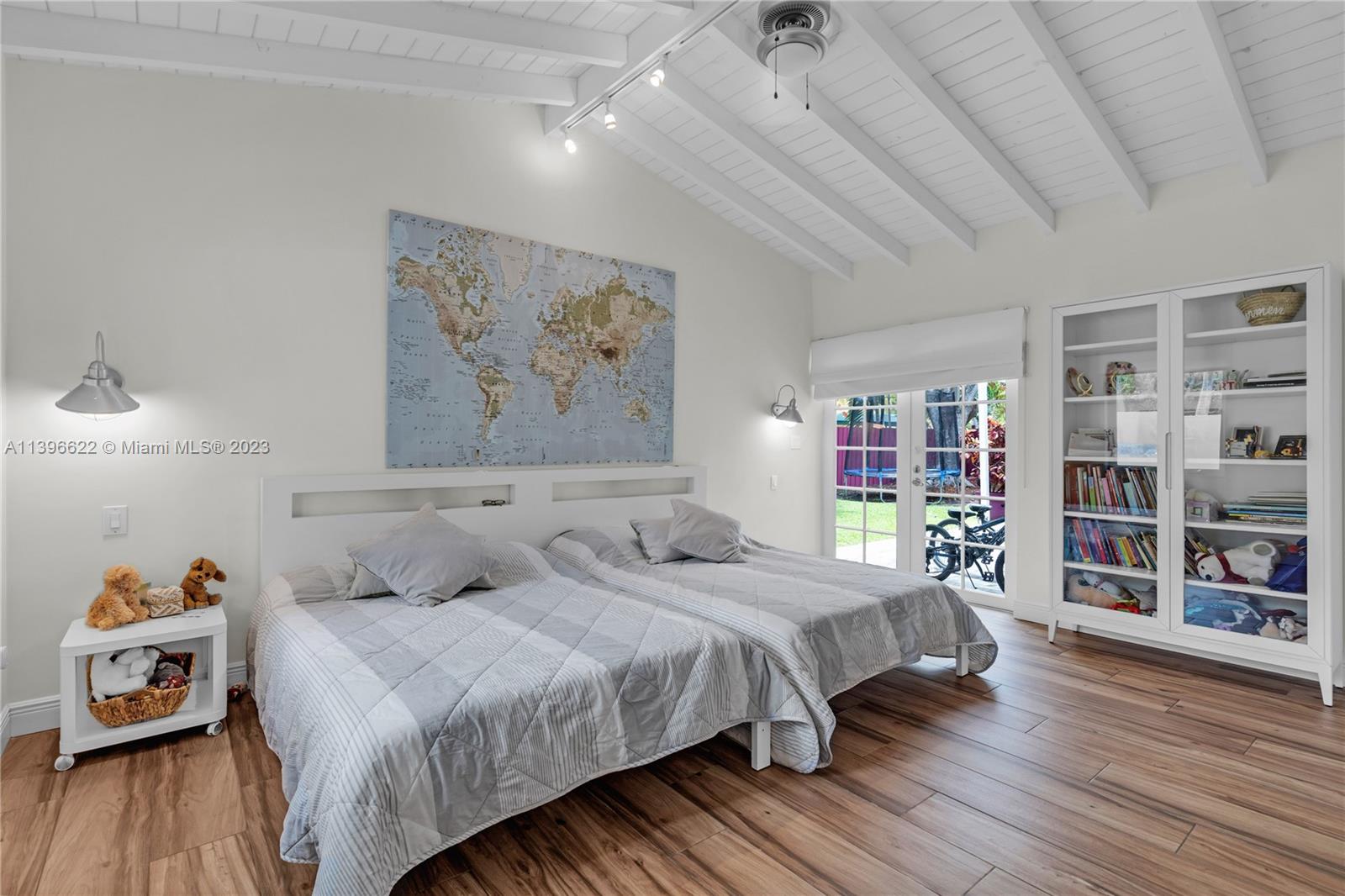 TROPICAL ISLE HOMES SUB - Residential