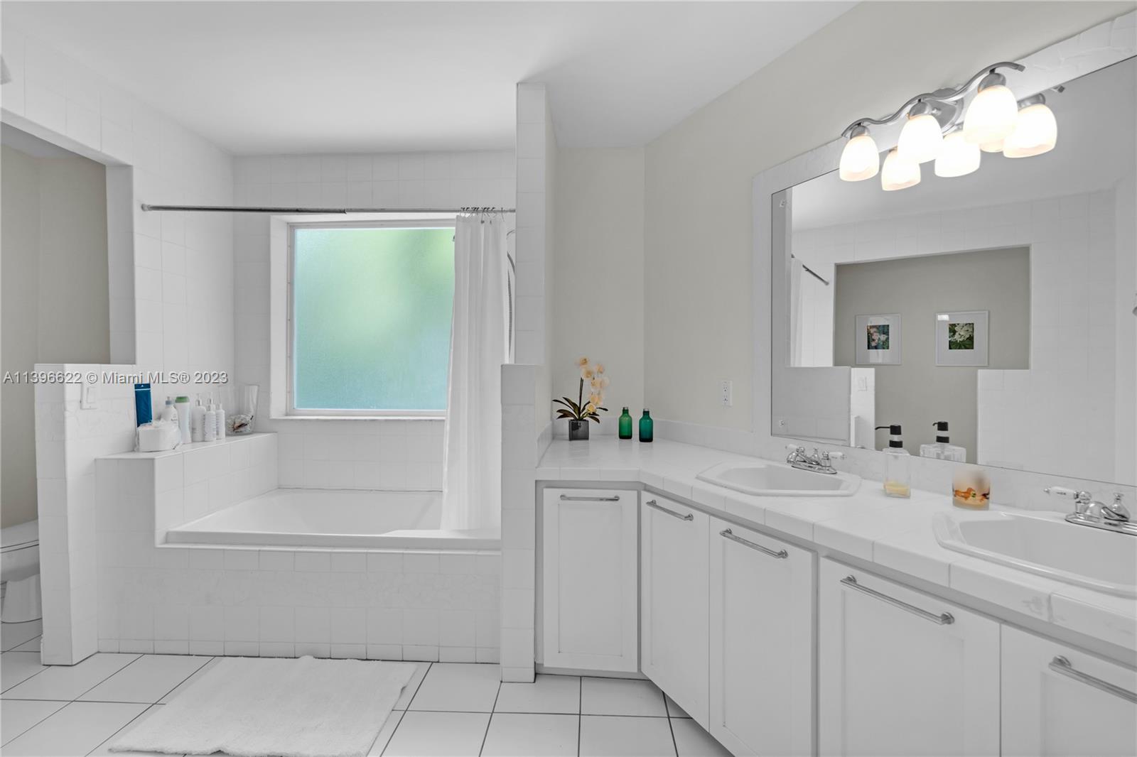 TROPICAL ISLE HOMES SUB - Residential