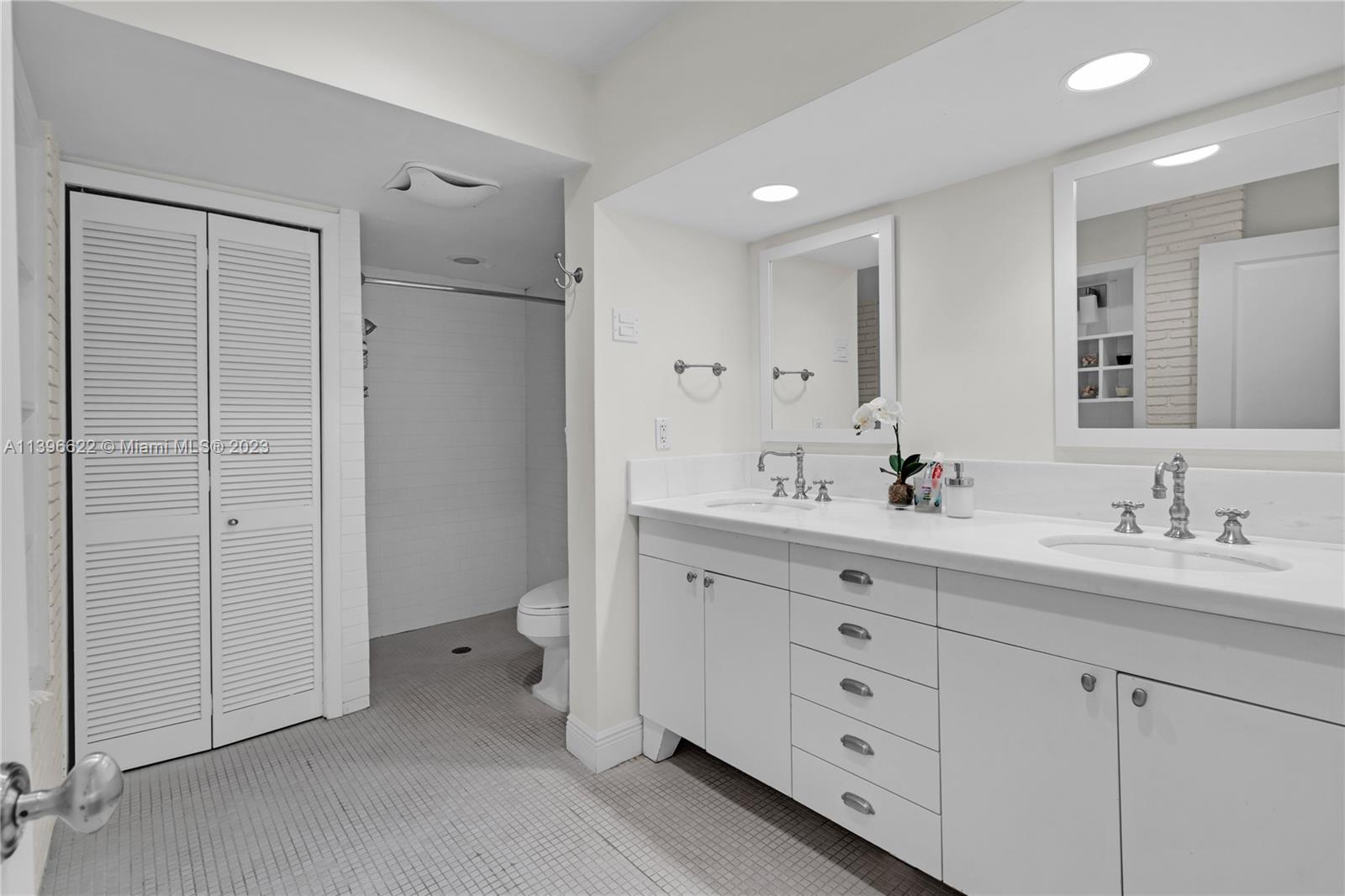 TROPICAL ISLE HOMES SUB - Residential