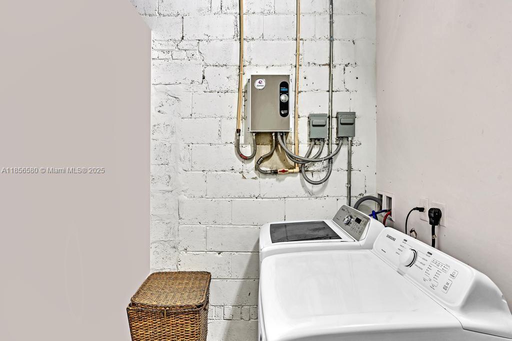 HOMEDALE - Residential Lease