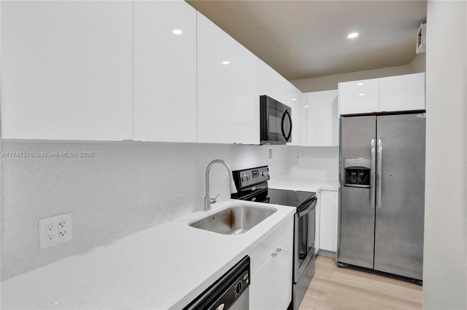 MIRADOR 1200 CONDO - Residential