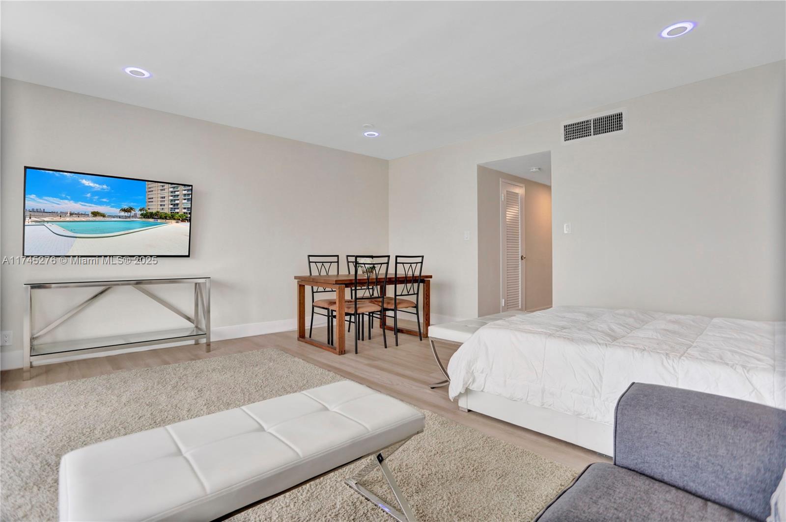 MIRADOR 1200 CONDO - Residential
