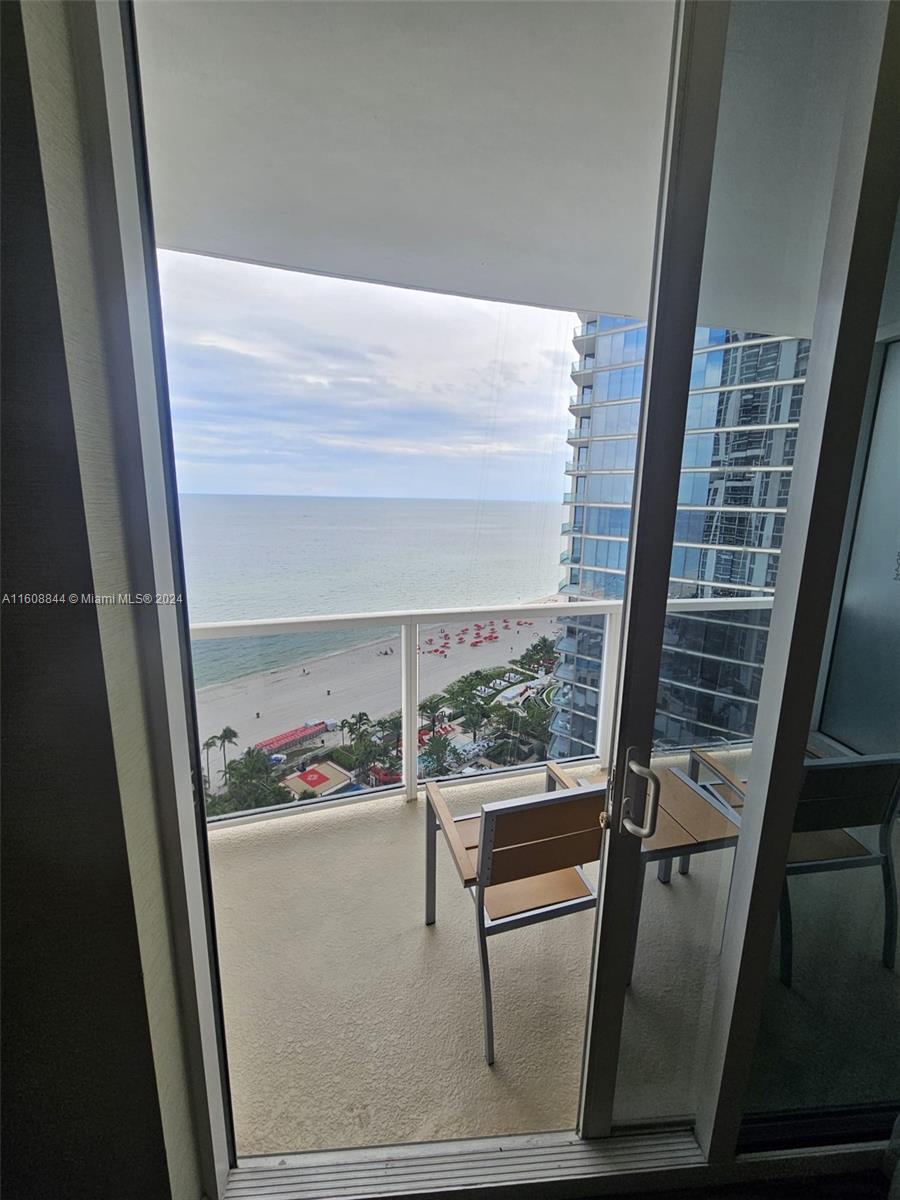 18001 Collins Ave 2610