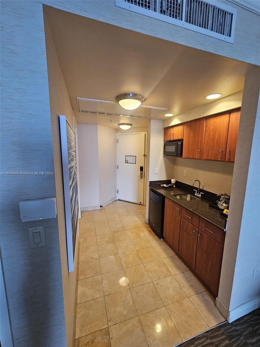 18001 Collins Ave 2610
