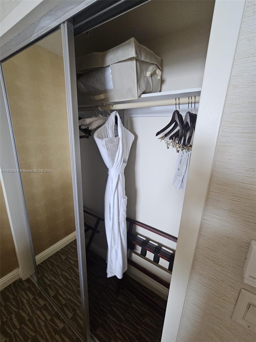 TRUMP INTERNATIONAL SONES - Residential