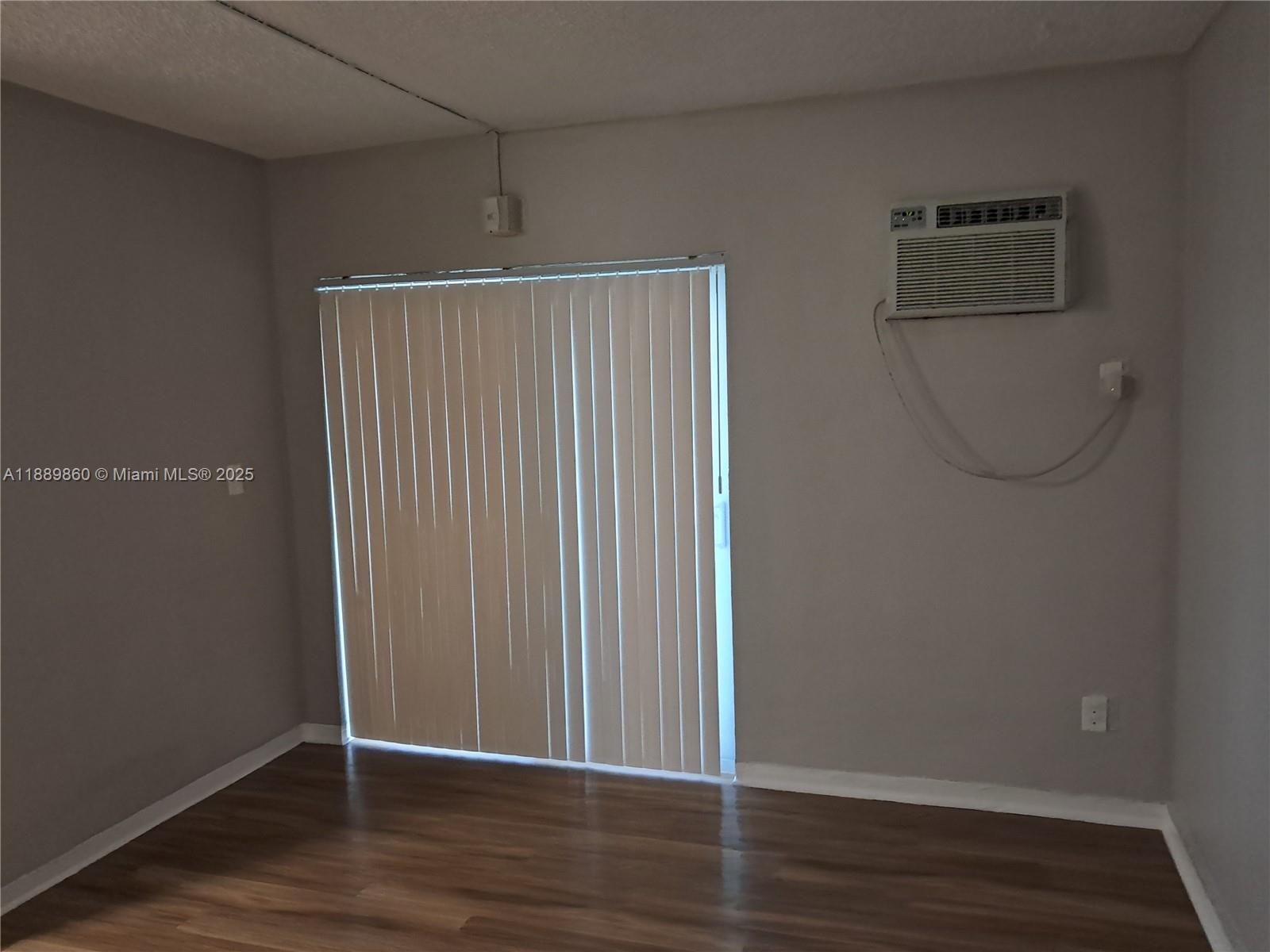 EMERALD LAKE PARK - Residential Lease