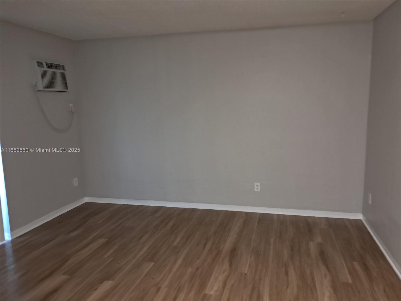EMERALD LAKE PARK - Residential Lease