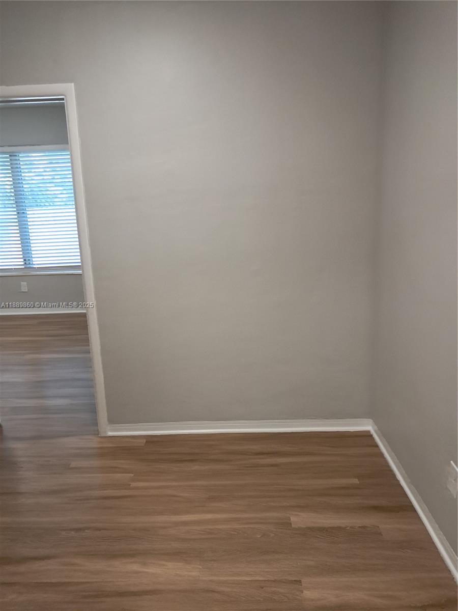 EMERALD LAKE PARK - Residential Lease