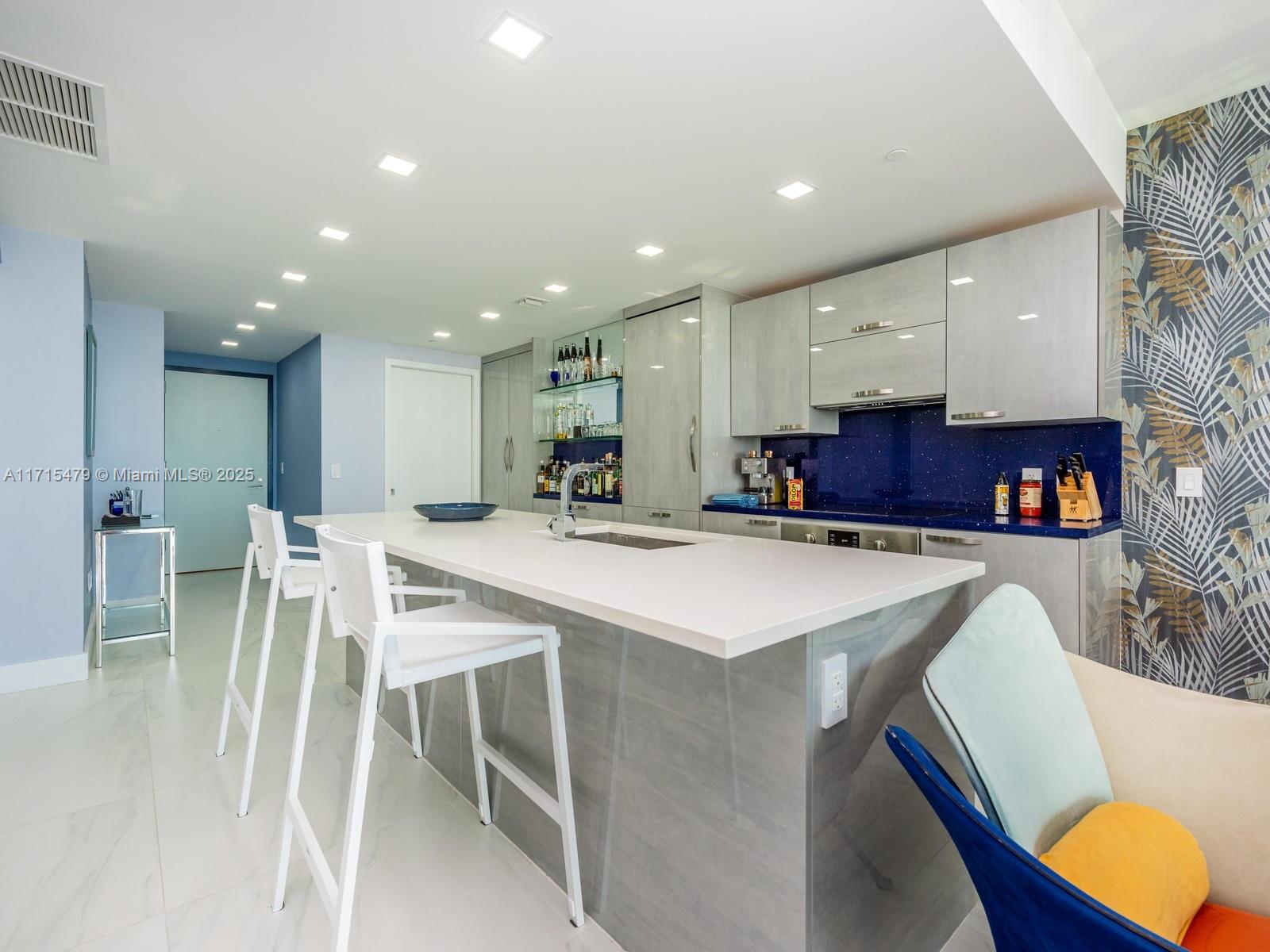 PARAISO BAY CONDO - Residential