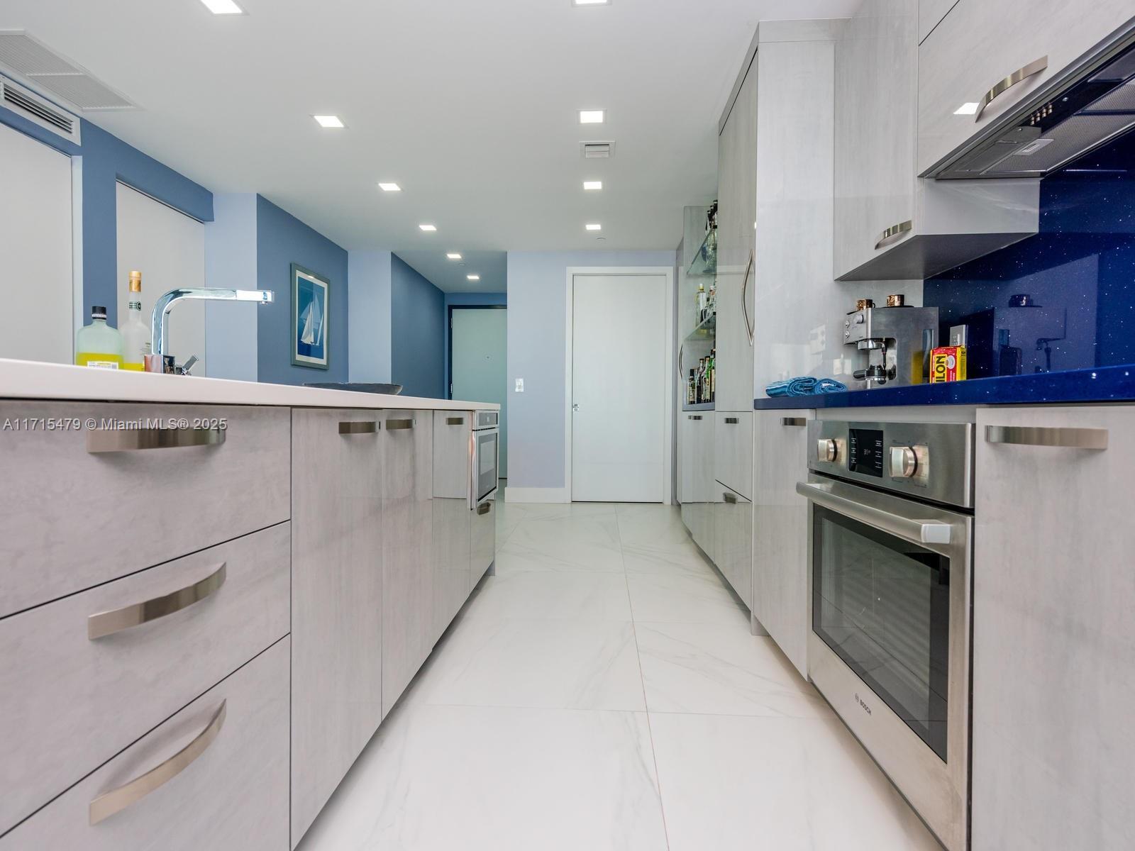 PARAISO BAY CONDO - Residential