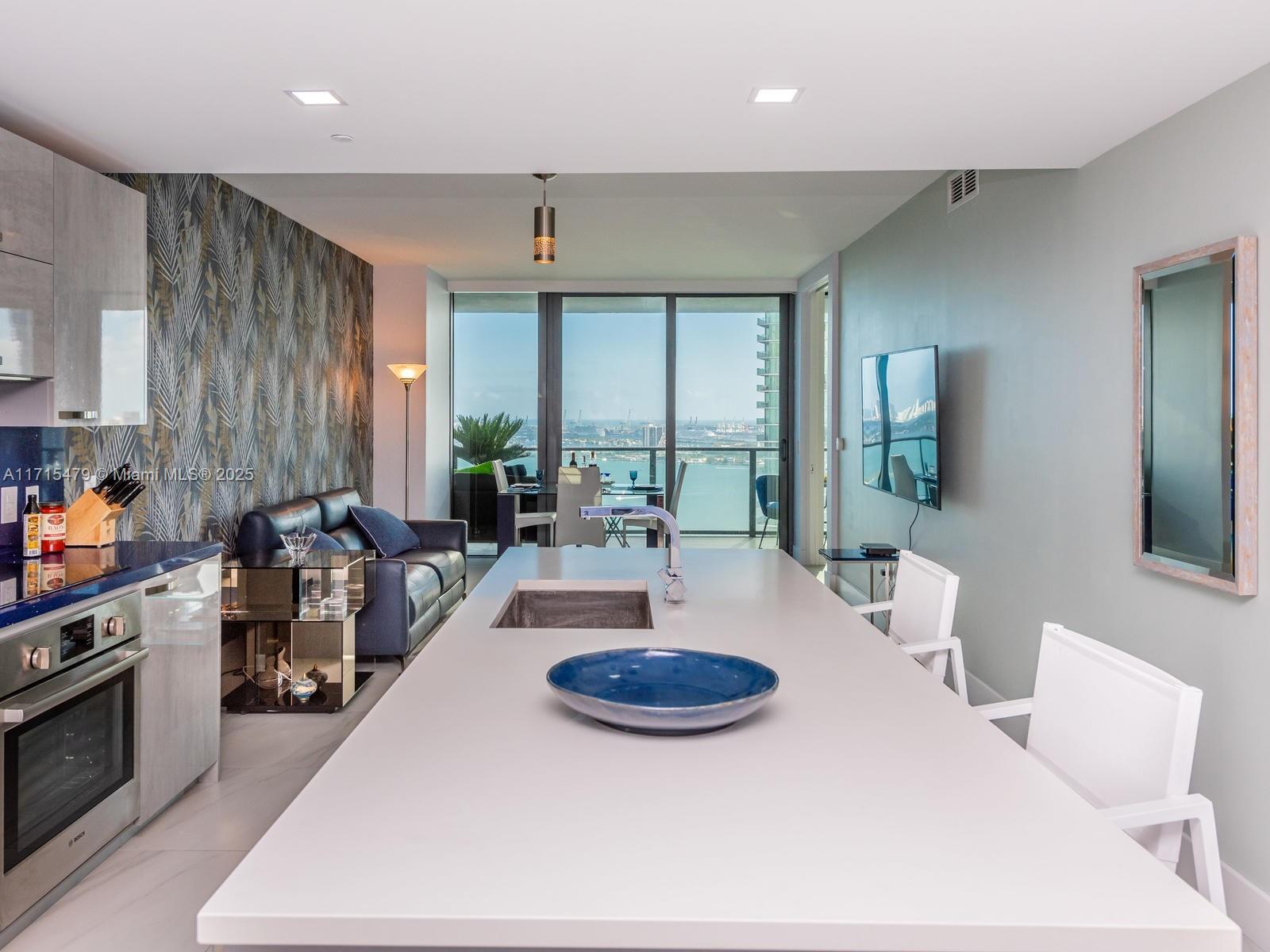 PARAISO BAY CONDO - Residential