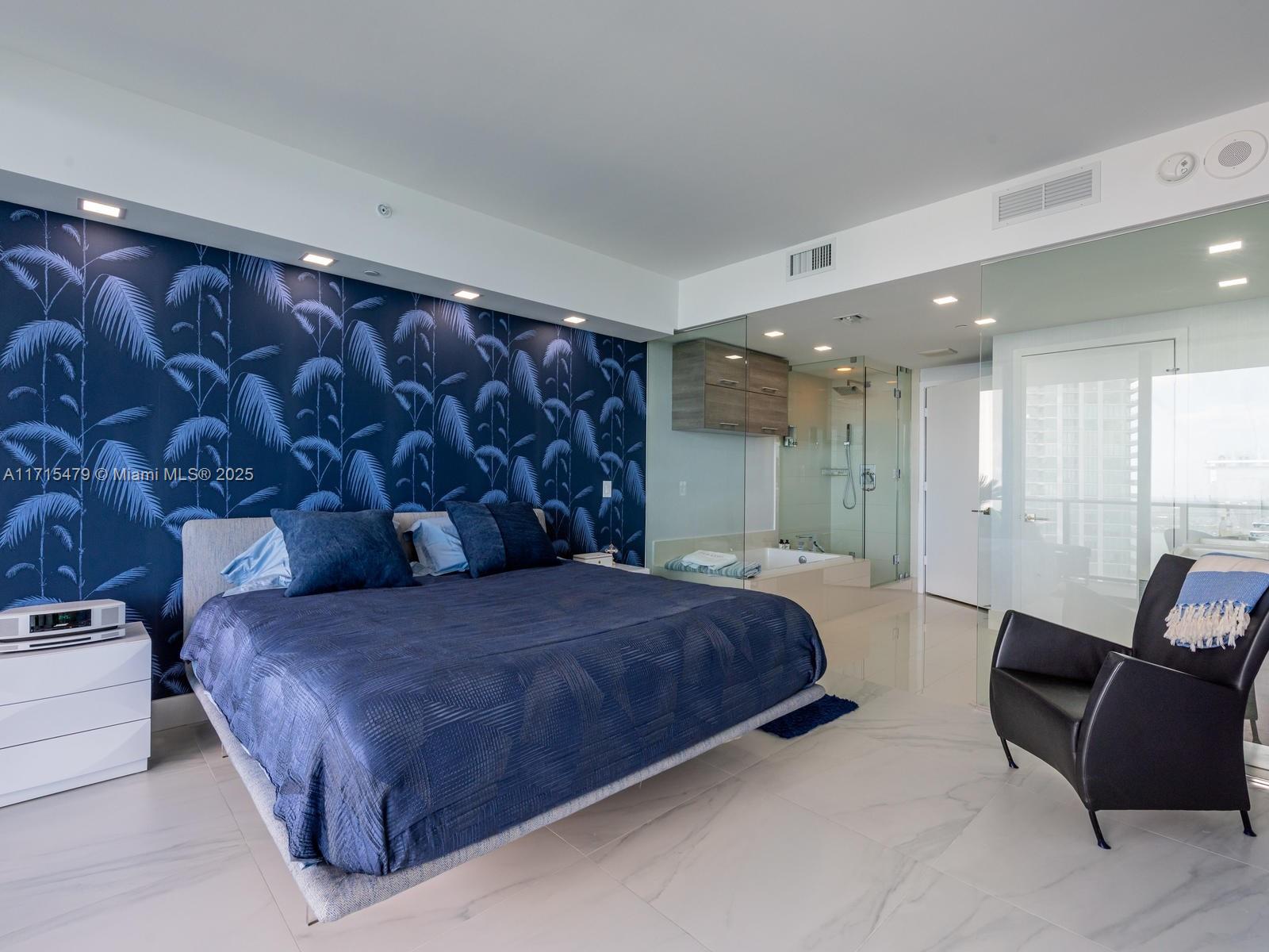 PARAISO BAY CONDO - Residential