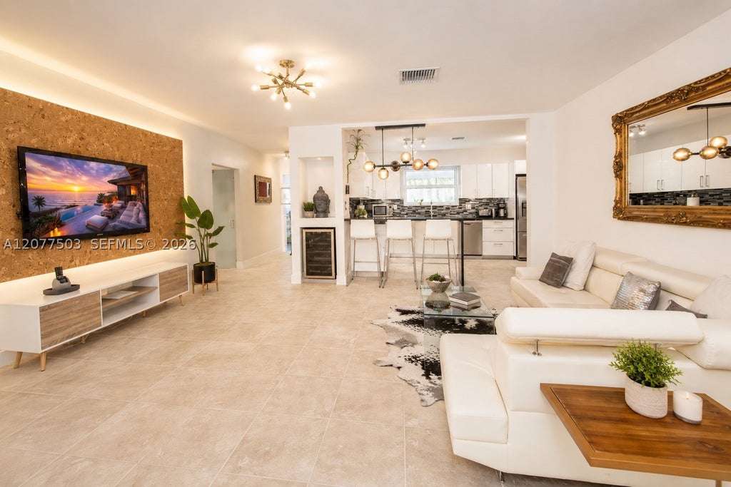 Photo of 909 N 13th Ct, Hollywood, FL 33019 (MLS # A12077503)
