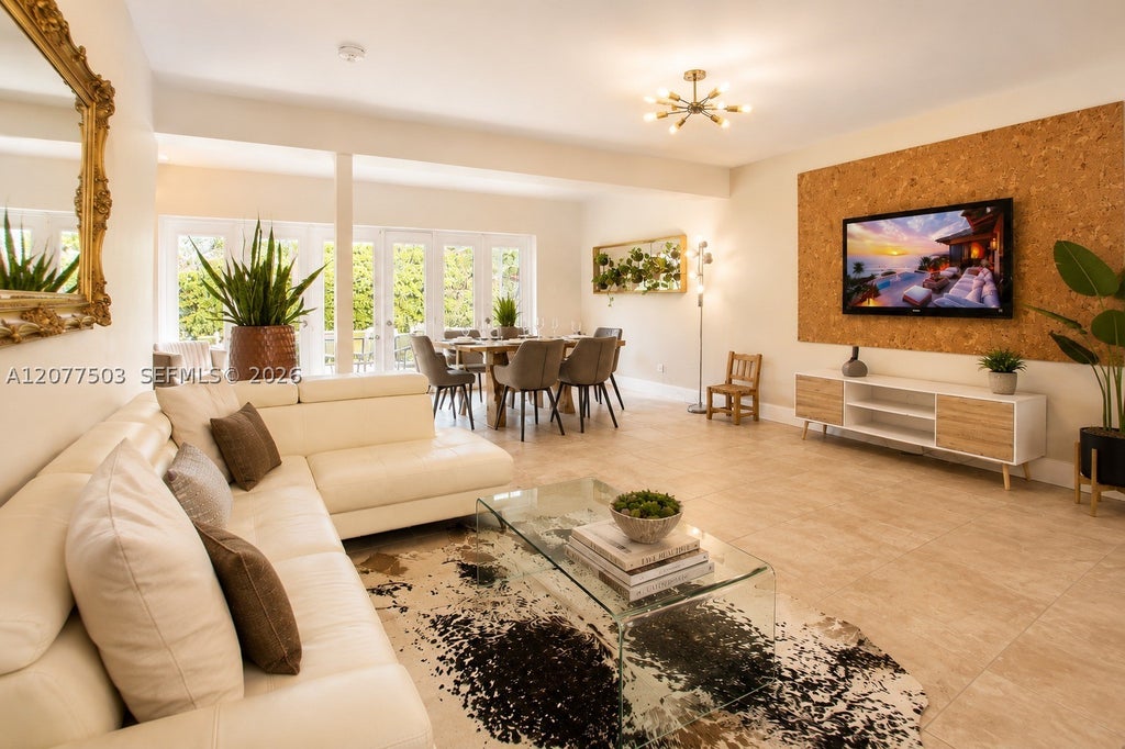 Photo of 909 N 13th Ct, Hollywood, FL 33019 (MLS # A12077503)