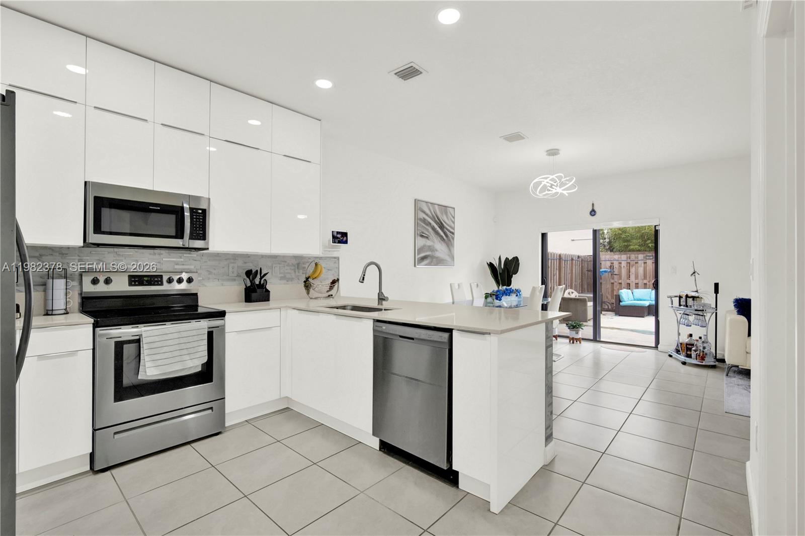 KENDALL ASSEMBLAGE SOUTH - Residential