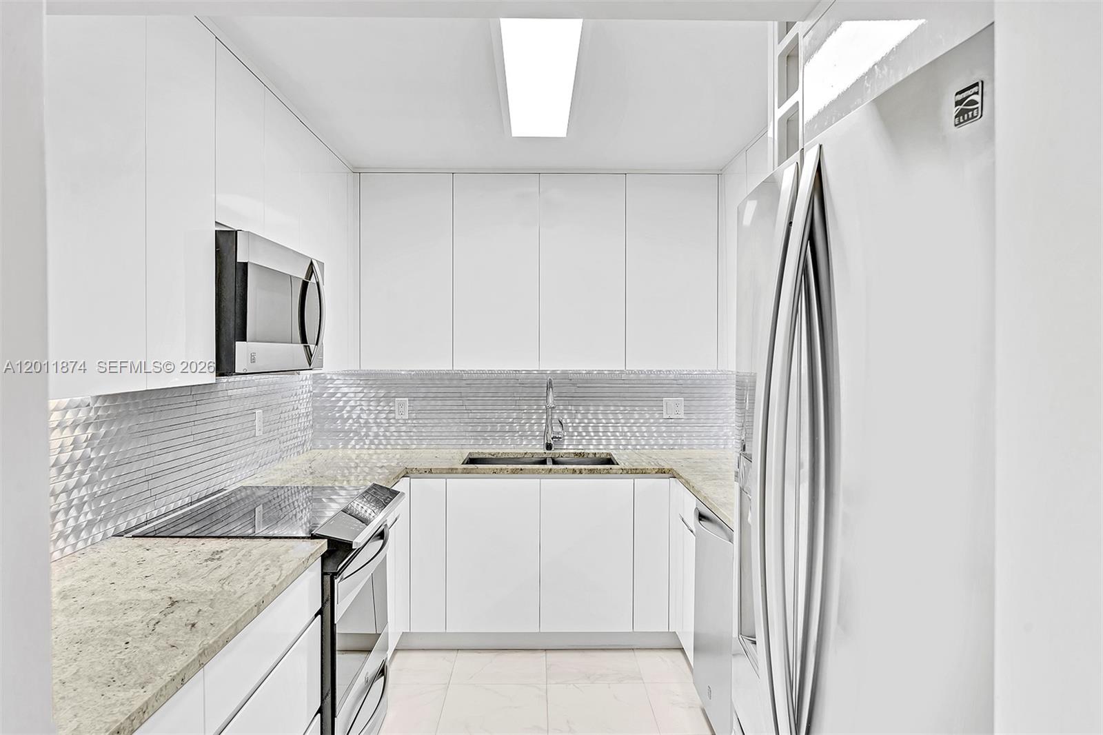 2500 Parkview Dr 1219