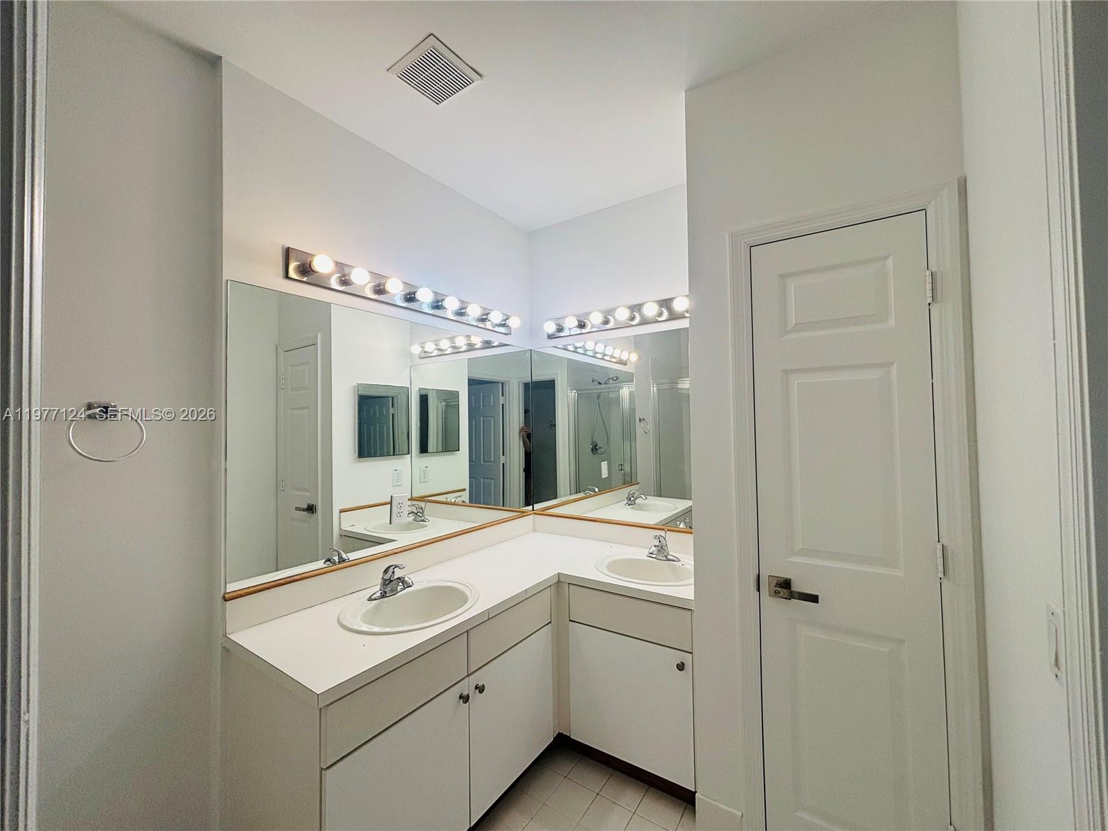 EMERALD COURTS - OPAL CRE - Residential Lease