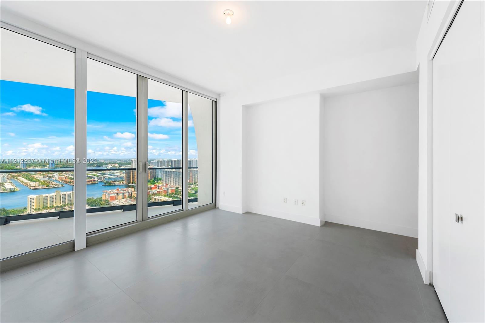 JADE SIGNATURE CONDO - Residential