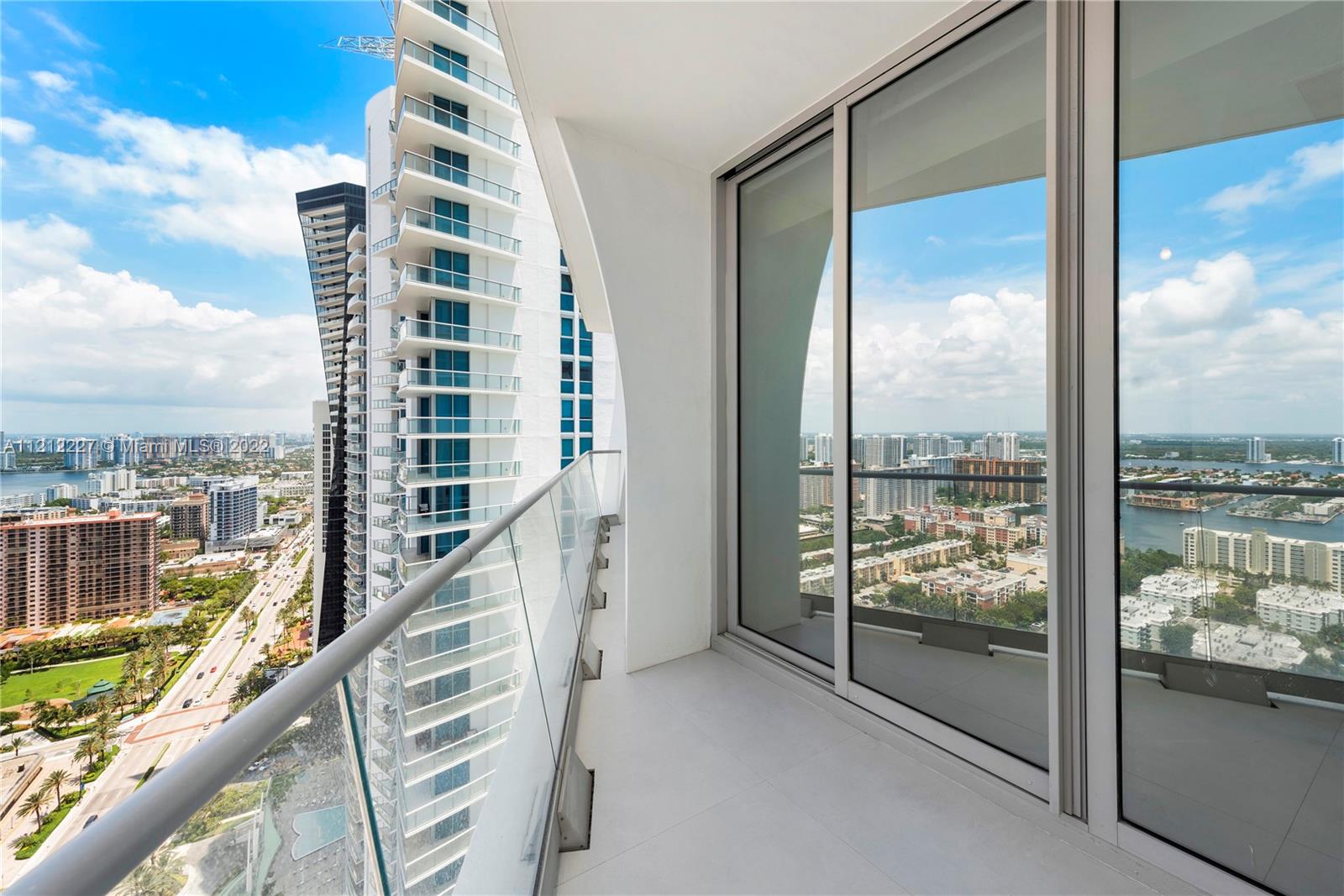 JADE SIGNATURE CONDO - Residential