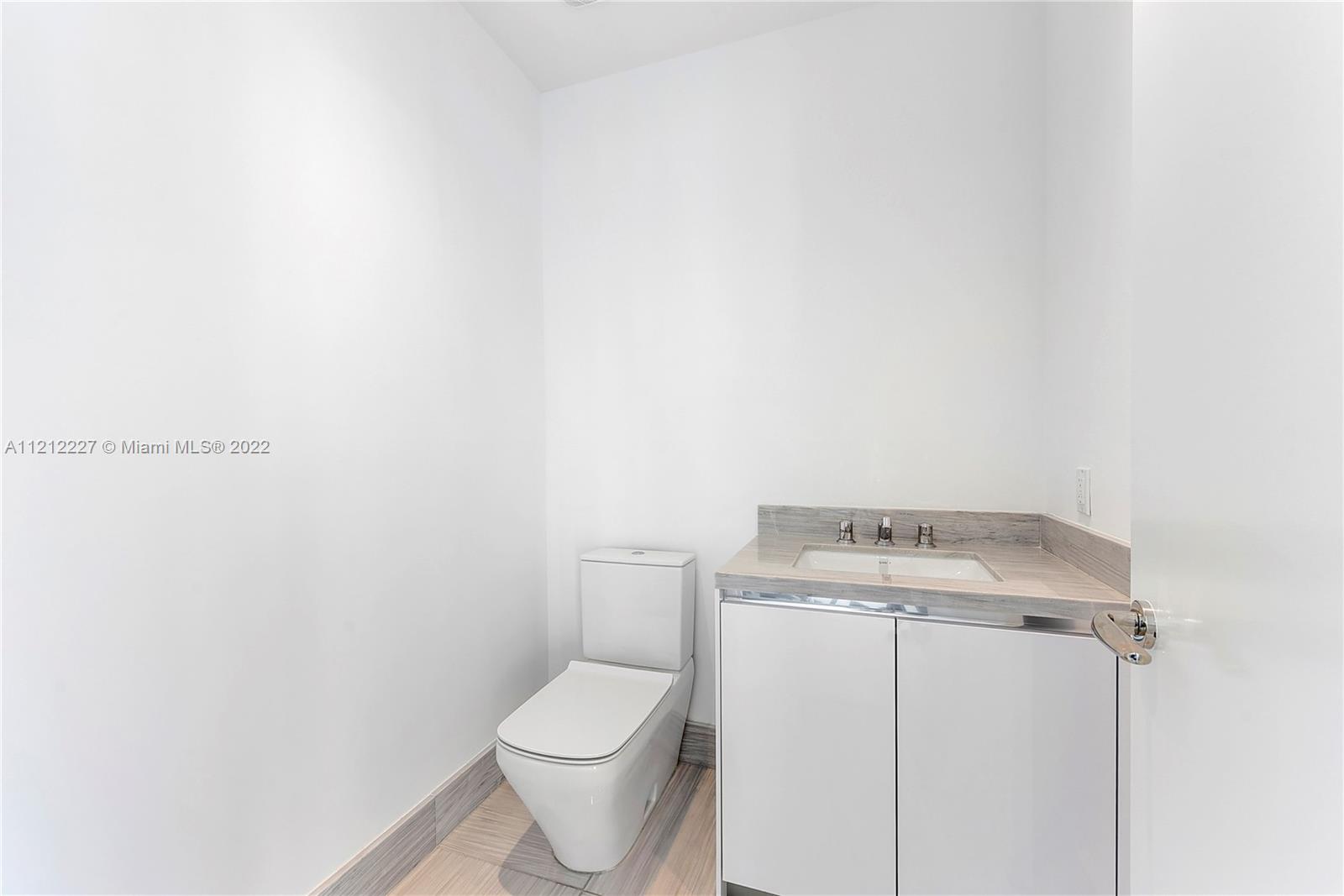 JADE SIGNATURE CONDO - Residential