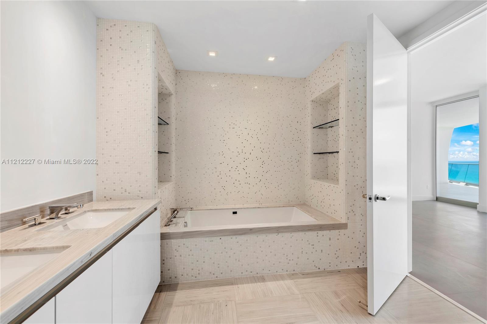 JADE SIGNATURE CONDO - Residential