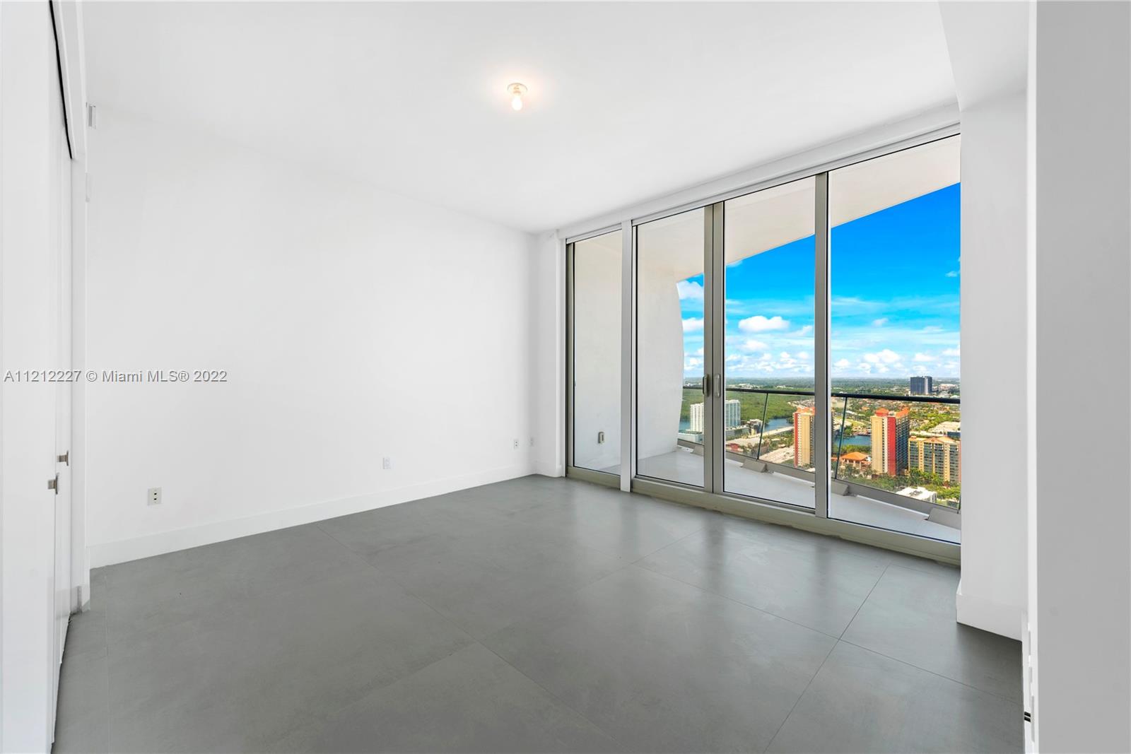 JADE SIGNATURE CONDO - Residential