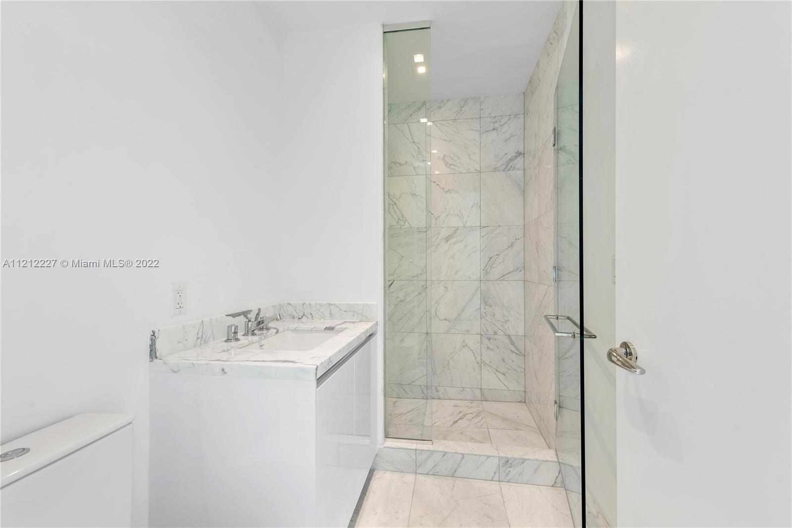 JADE SIGNATURE CONDO - Residential