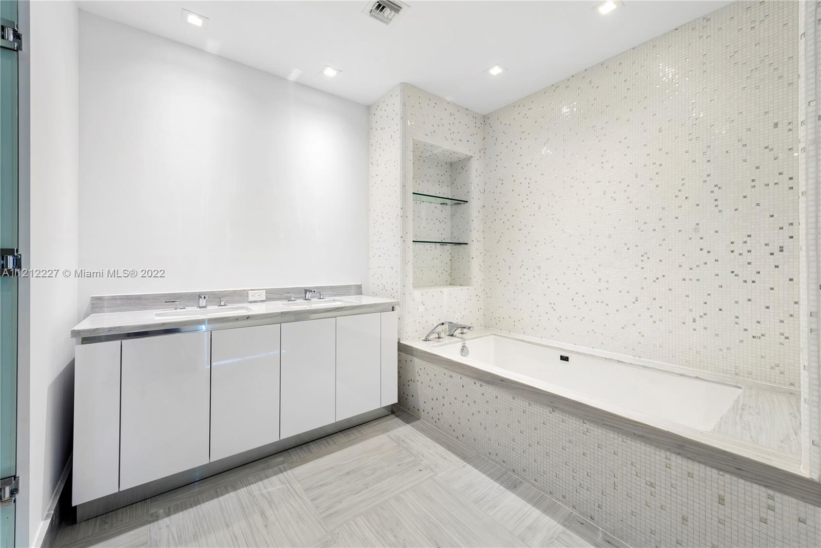 JADE SIGNATURE CONDO - Residential