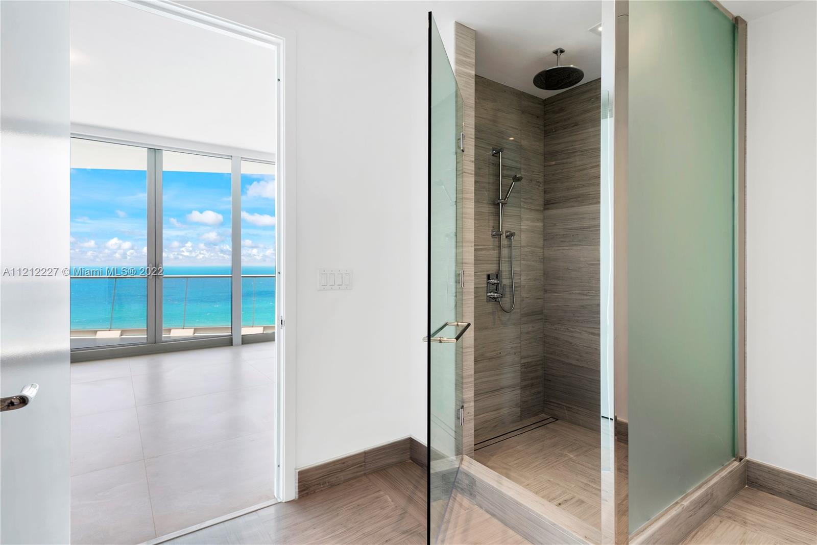 JADE SIGNATURE CONDO - Residential